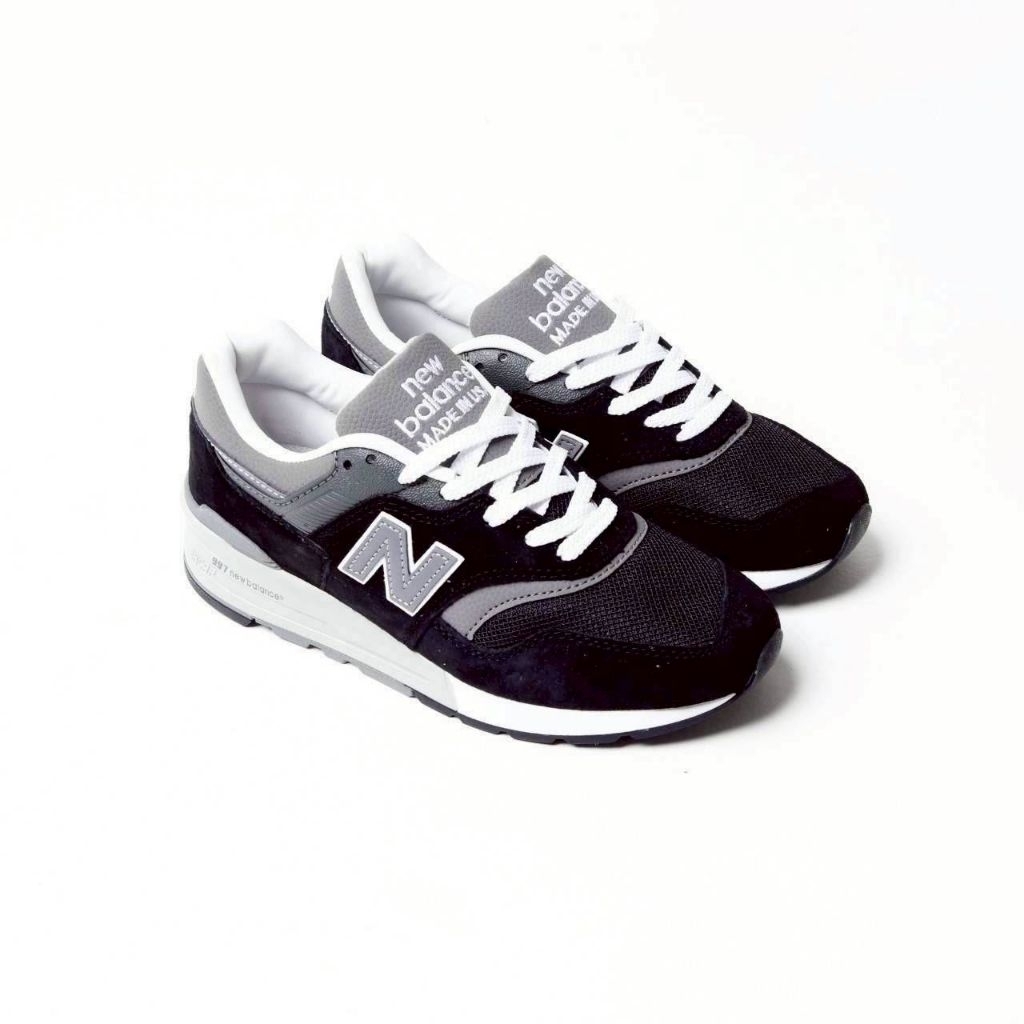 997 Black White