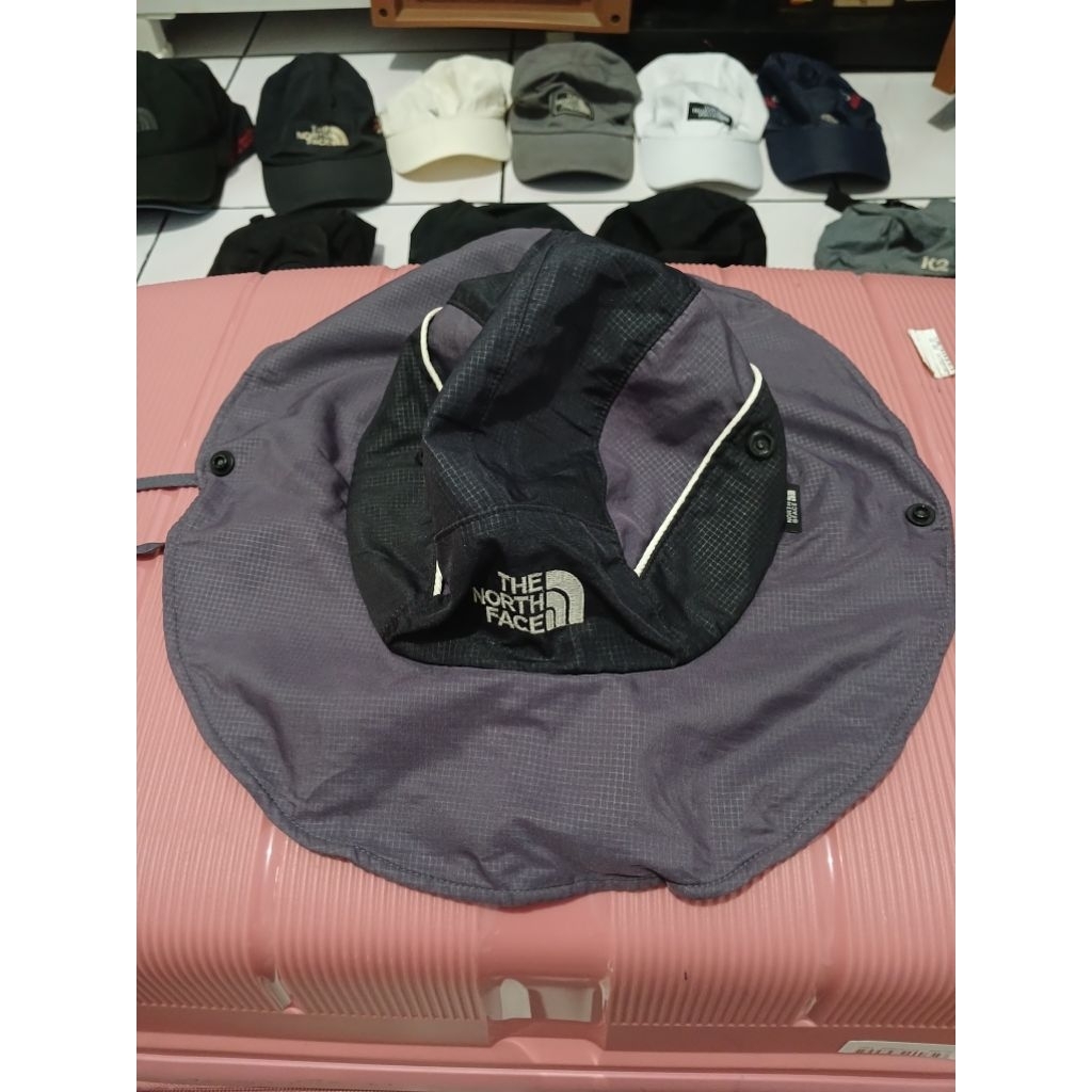Topi Rimba The North Face Abu Hitam Kondisi Bagus