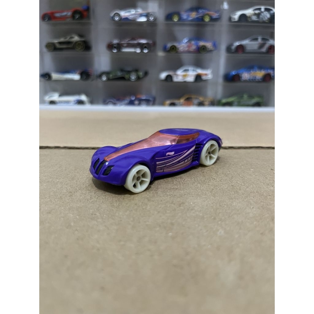 Hot wheels covelight GITD - mobil balap