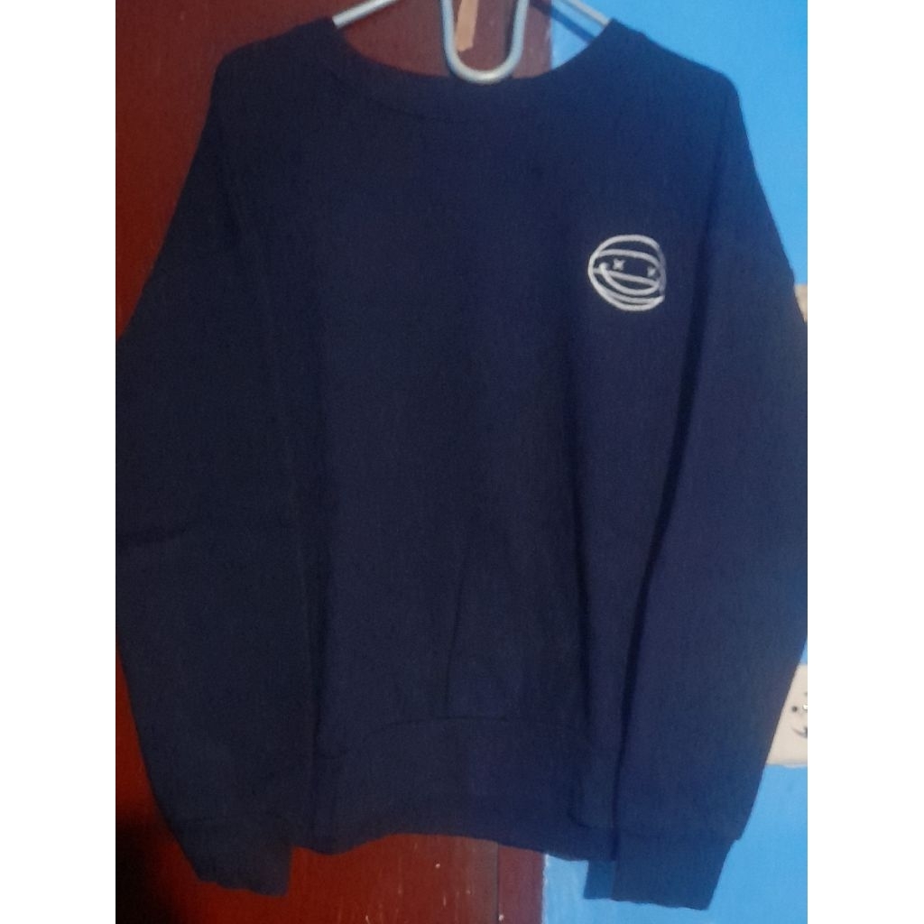 Preloved Crewneck Hitam