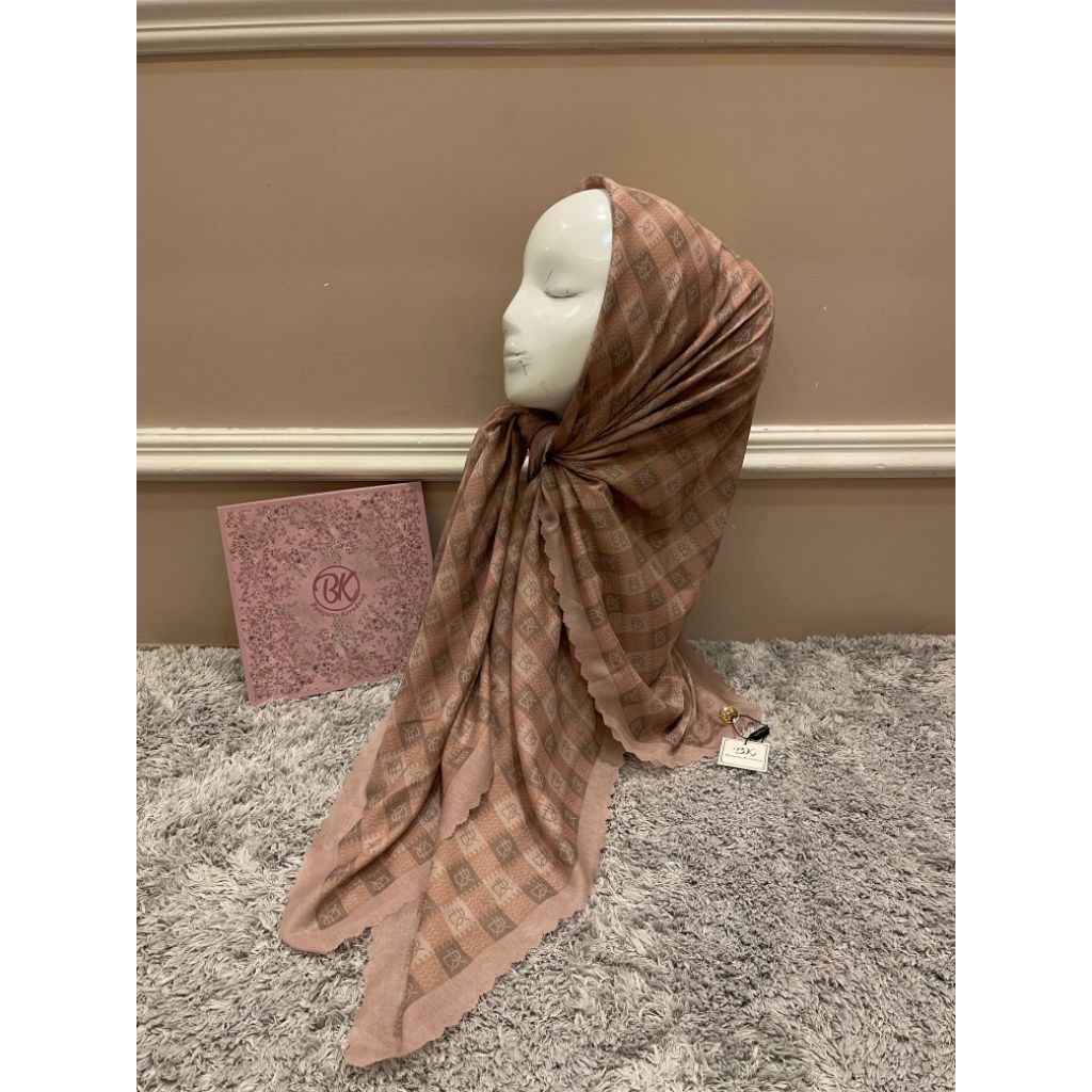 Hijab segiempat Bungatta Kerudung Monogram Series Terbaru