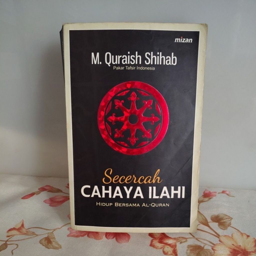 buku Secercah CAHAYA ILAHI HIDUP BERSAMA AL - QURAN