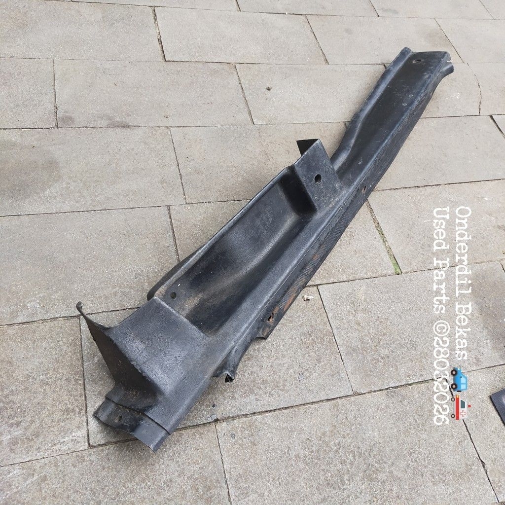 door sill plate kanan depan Toyota Corolla ke30 tahun  1976