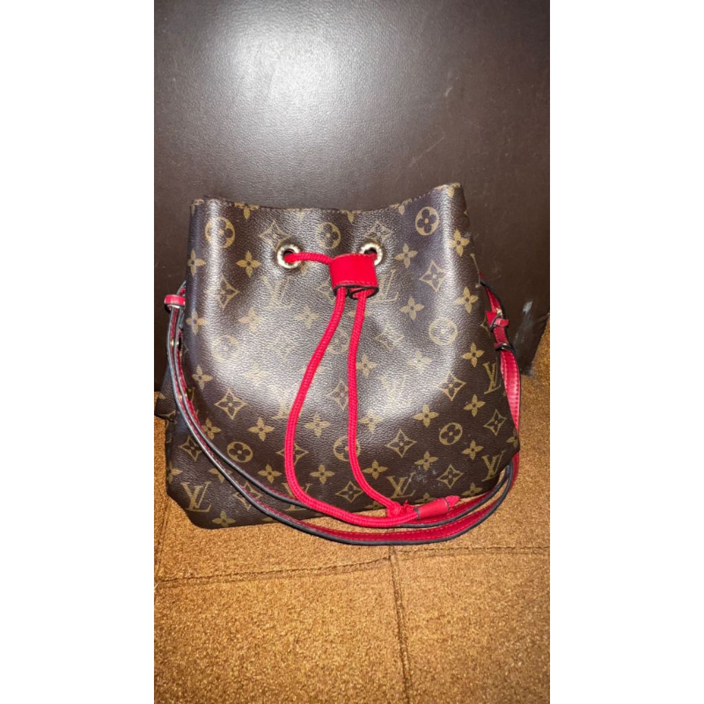 Tas Bucket Louis Vuitton mantann
