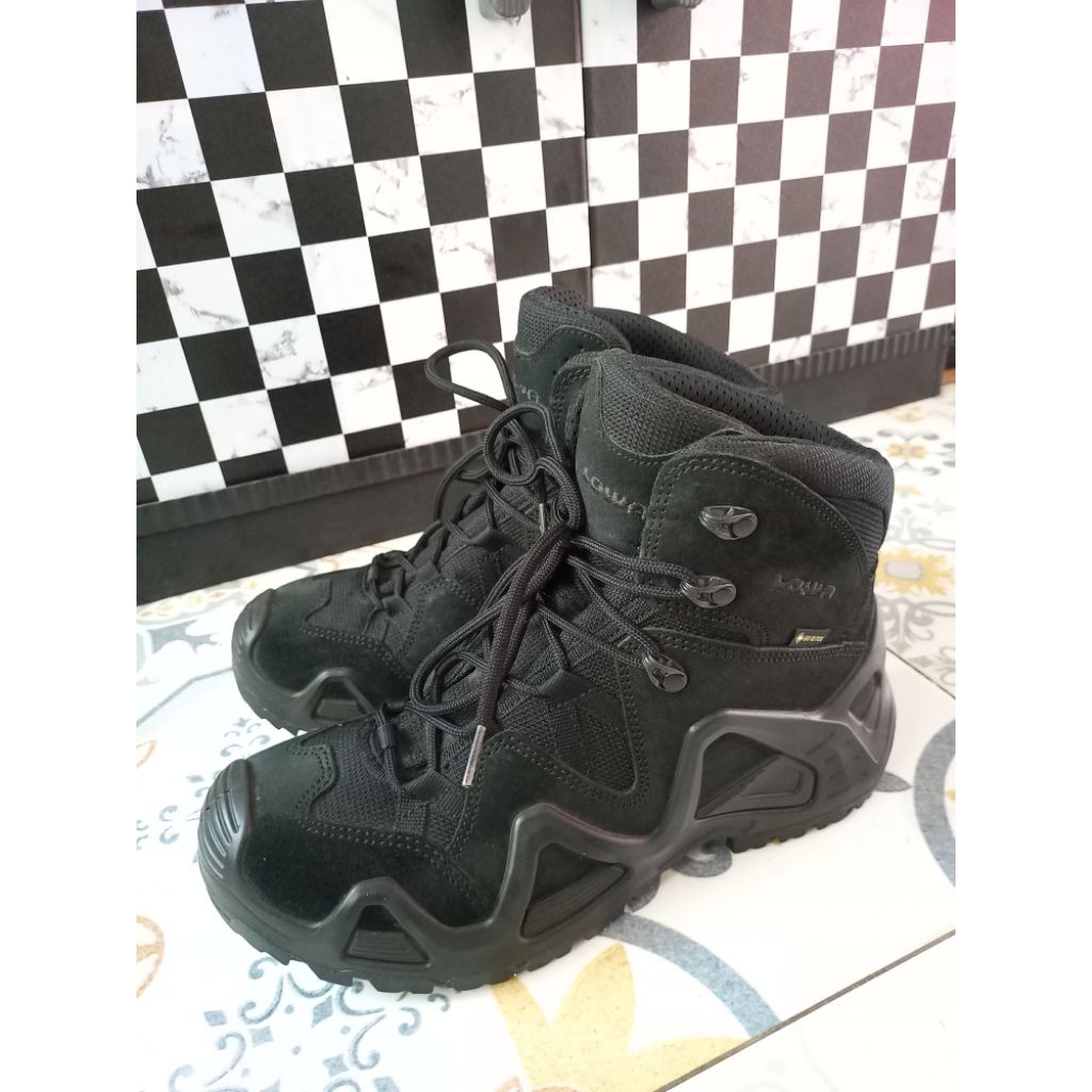 Sepatu LOWA Mid Goretex Original Made In Slovakia Size 41 Barang Baru Tidak Ada Dus