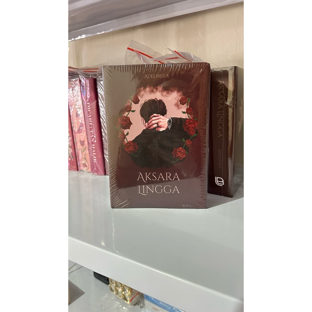 NOVEL AKSARA LINGGA