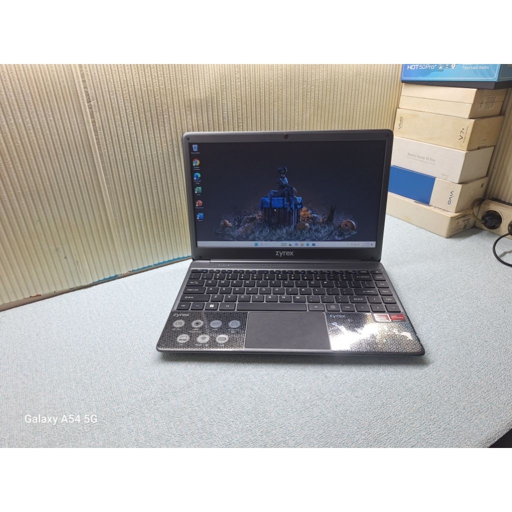 Notebook Zyrex Kintamani Amd A9-9400 Radeon R5 4/256GB Normal Mulus