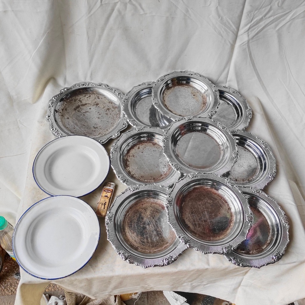 Pajangan Display Only Vintage 12 Piring Plat besi dan Enamel