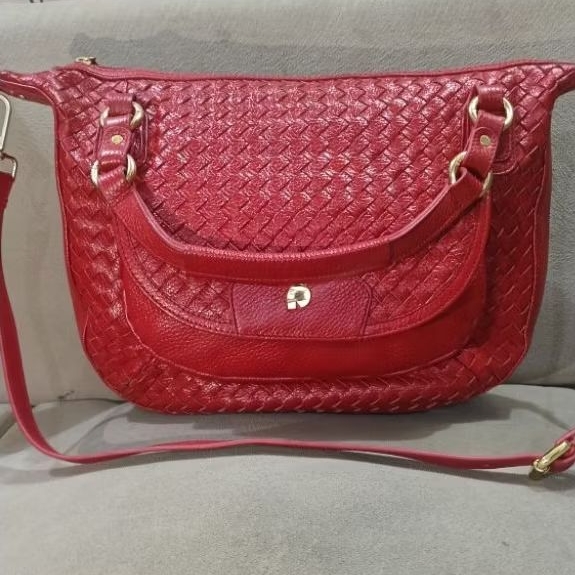 TAS SELEMPANG PAPILLON SEKEN WARNA MERAH LIKE NEW