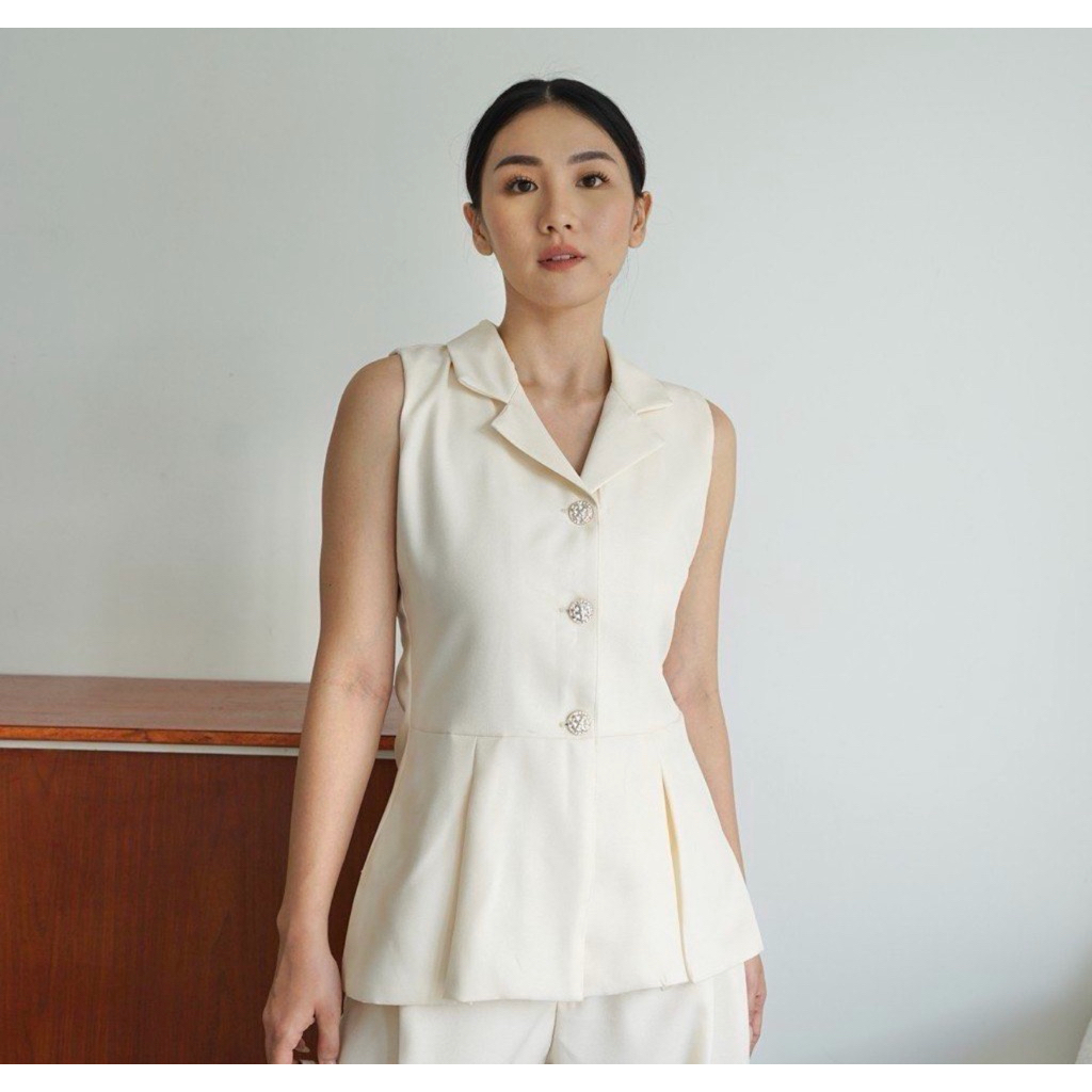 beige studio cornellia top (preloved)
