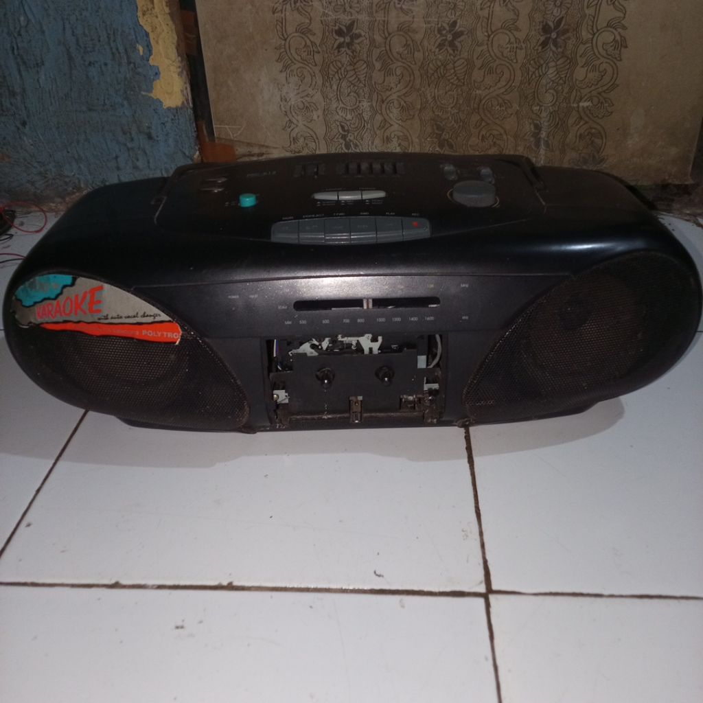 radio polytron kapsul hitam mines
