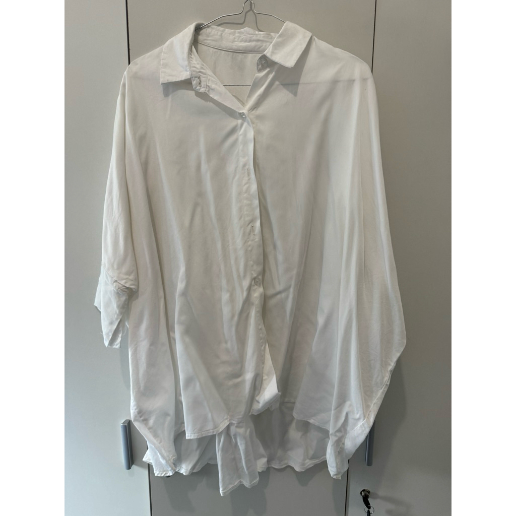 Kemeja putih oversize