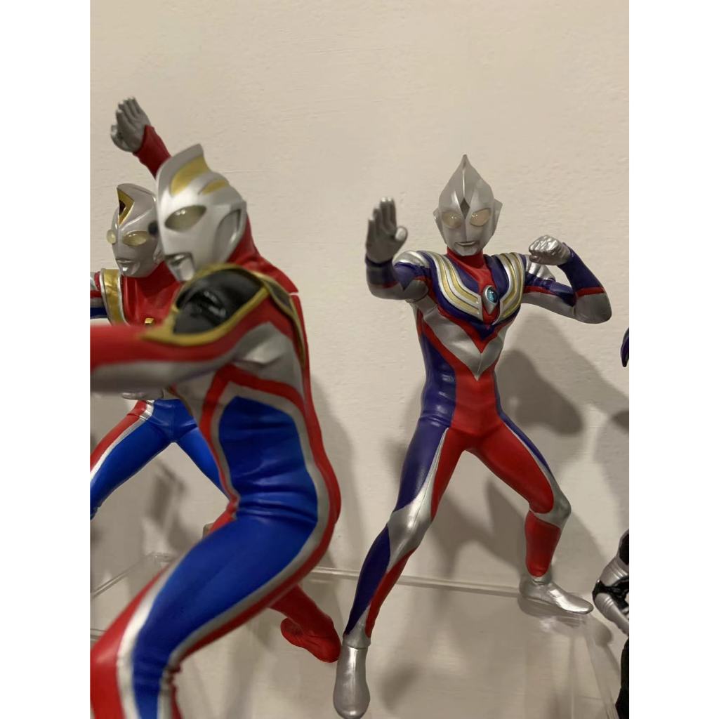 Hero's Brave Statue Ultraman Tiga, Dyna, Gaia