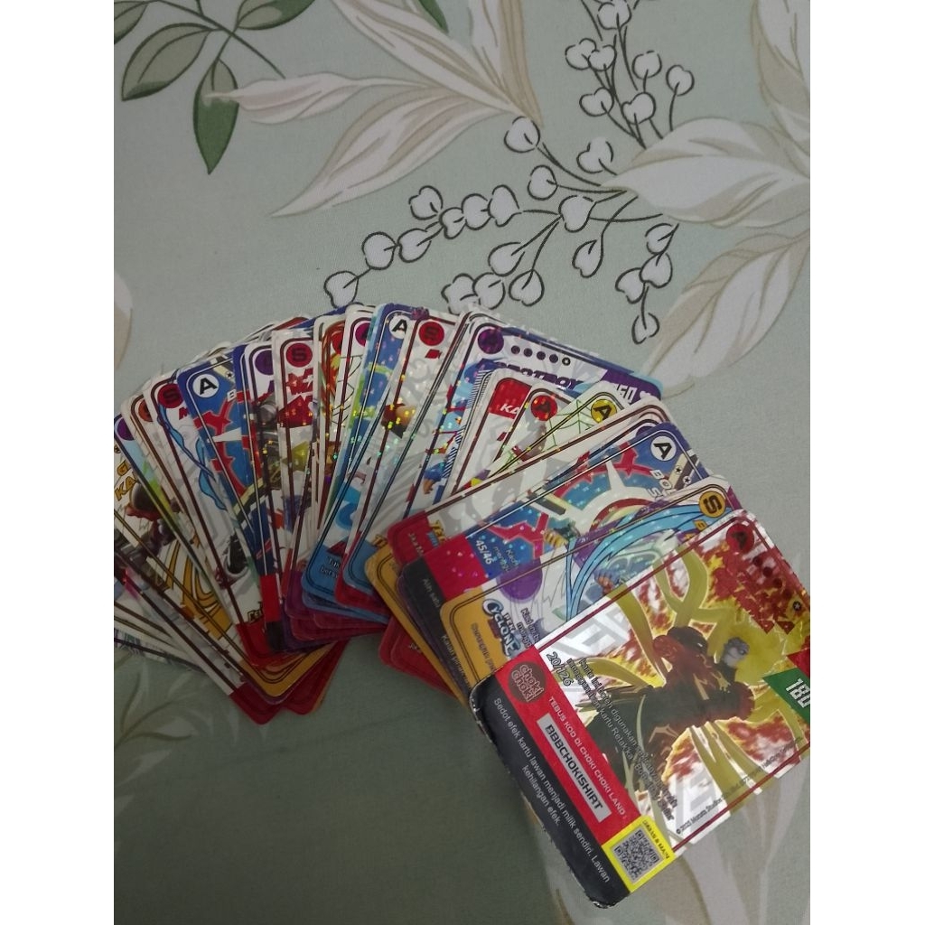 Kartu Kwartet Campuran Karakter Kartun hologram