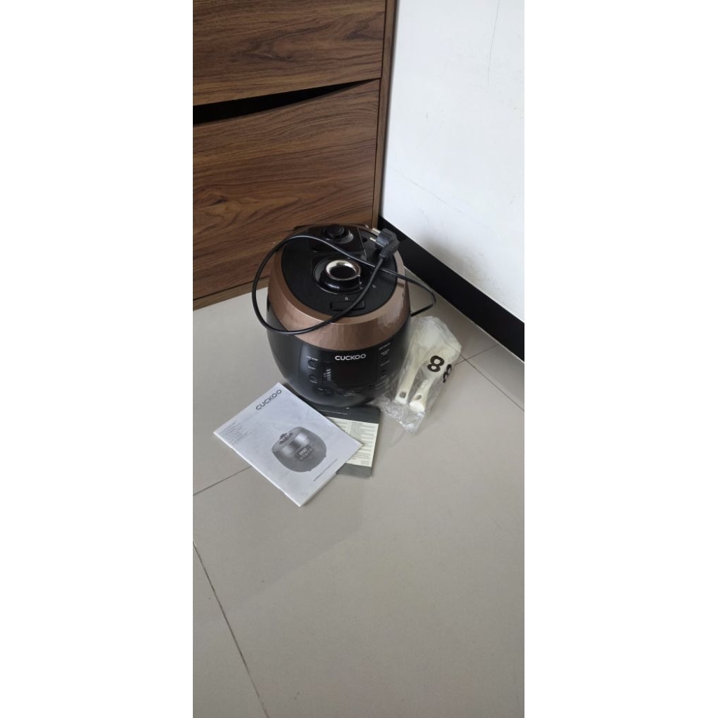 (PRELOVED) CUCKOO Pressure Cooker 1 L CRP-R0612F