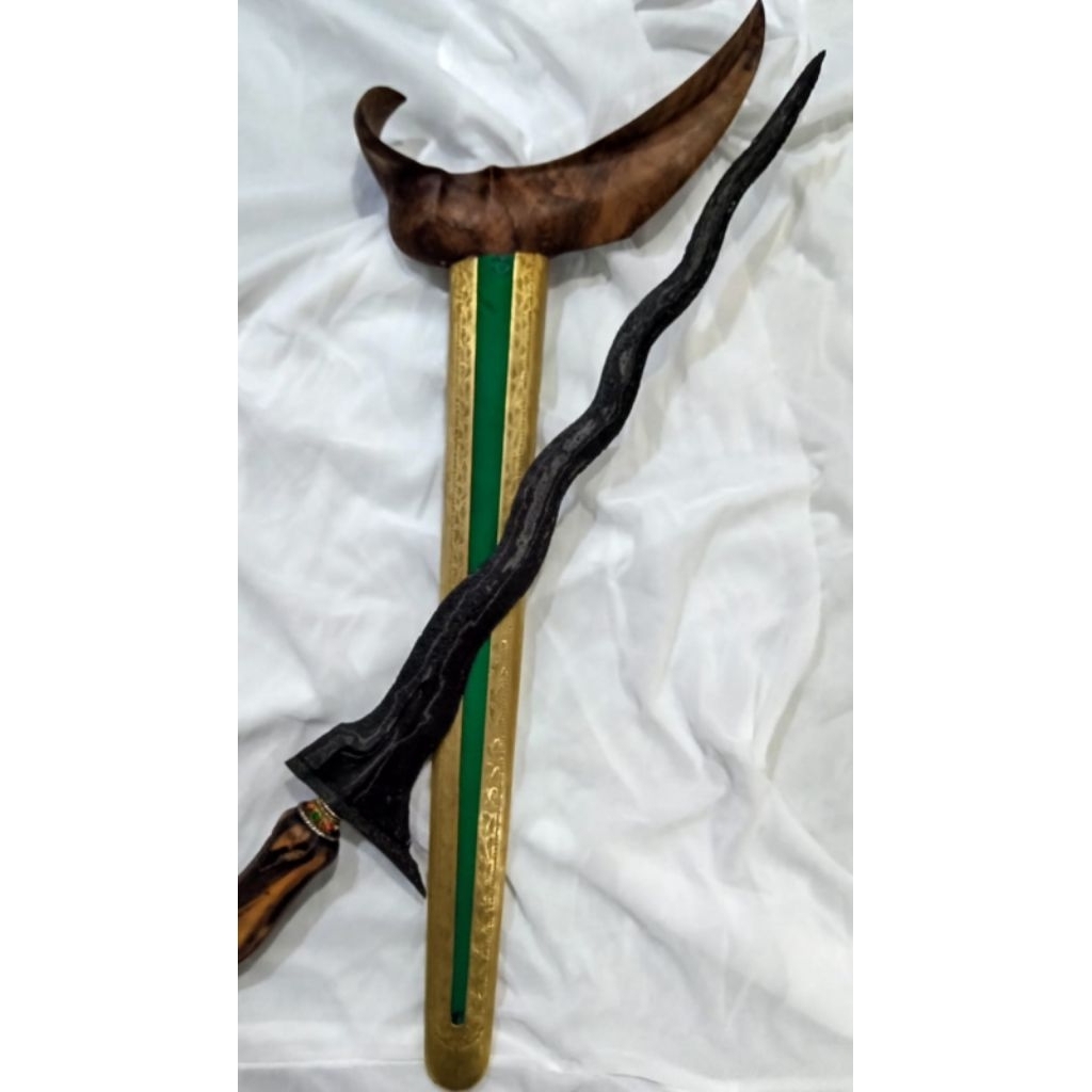 Keris Sepuh Buto Ijo Luk 9 Pamor Ngulit Semongko Warangka Ladrang Solo Pendok Blewah Langka