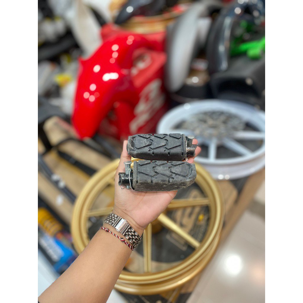 FOOTSTEP BELAKANG / KARET FOOTSTEP BELAKANG MEGAPRO NEW MEGAPRO MONO CB150R VERZA