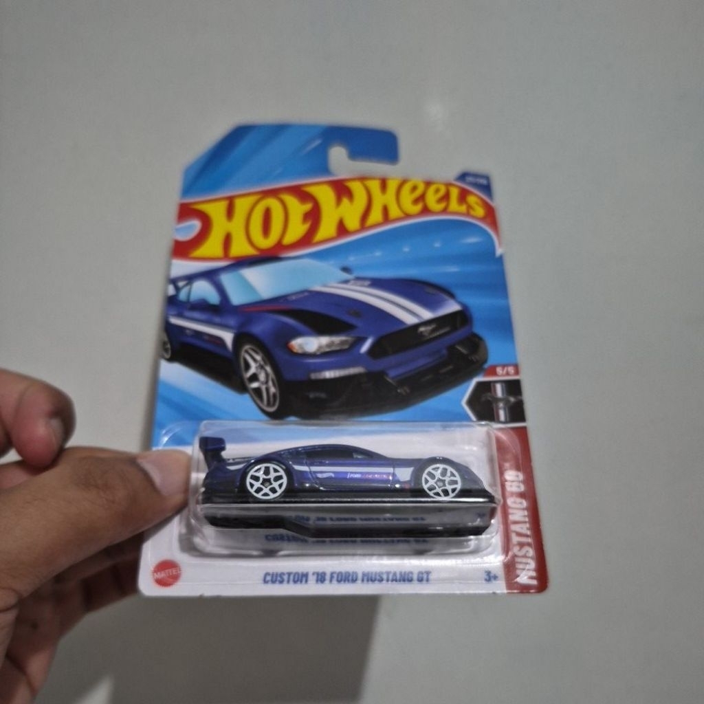 Custom 18 Ford Mustang