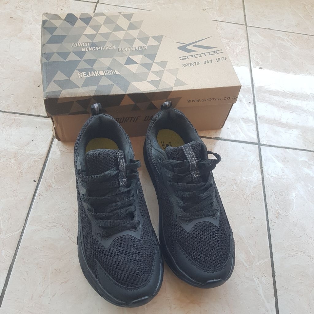 sepatu running spotec