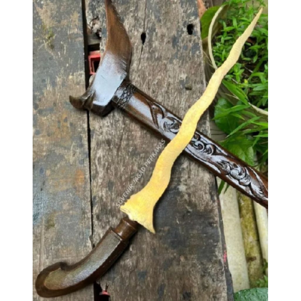Pisau Keris Kuningan Ukiran Tradisional Besar, Panjang 45 cm