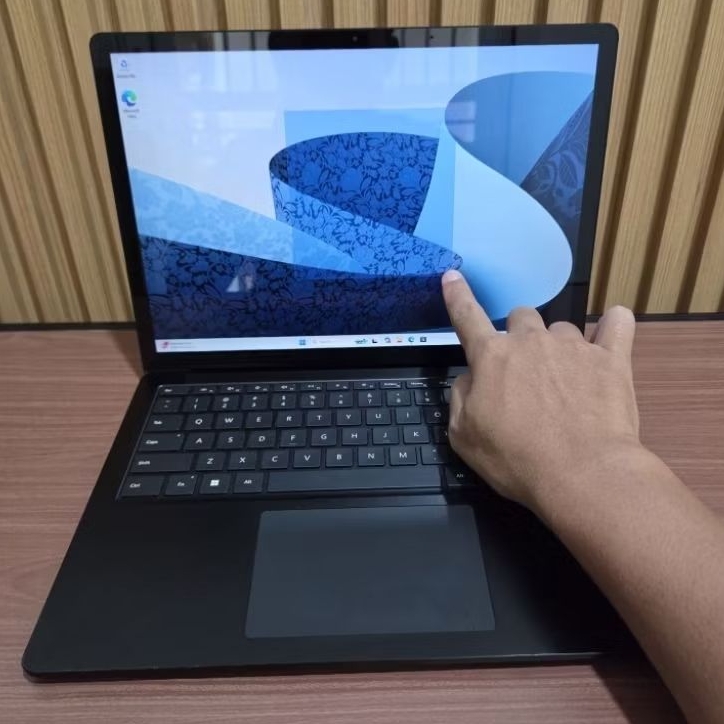 Microsoft Surface Laptop 4 Intel Core I7 1185G7 32gb/1TB Iris Xe Graphics Touch Mulus Normal