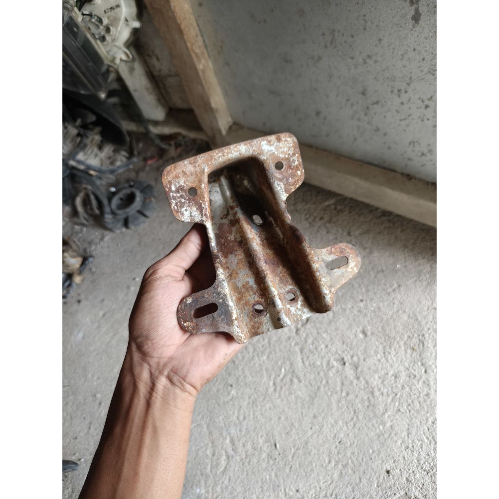 Pangkon Dudukan Lampu Belakang Yamaha V80 V 80 Original