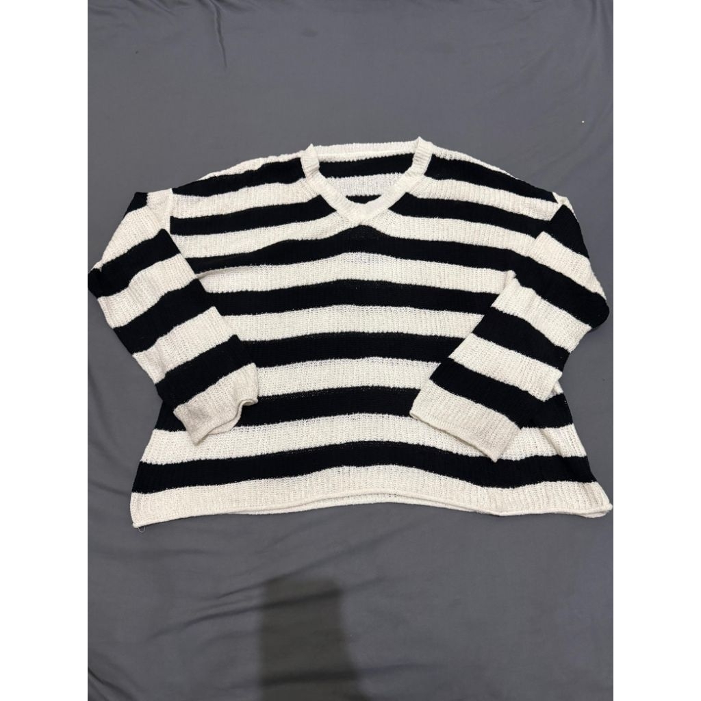 Sweater Rajut Salur