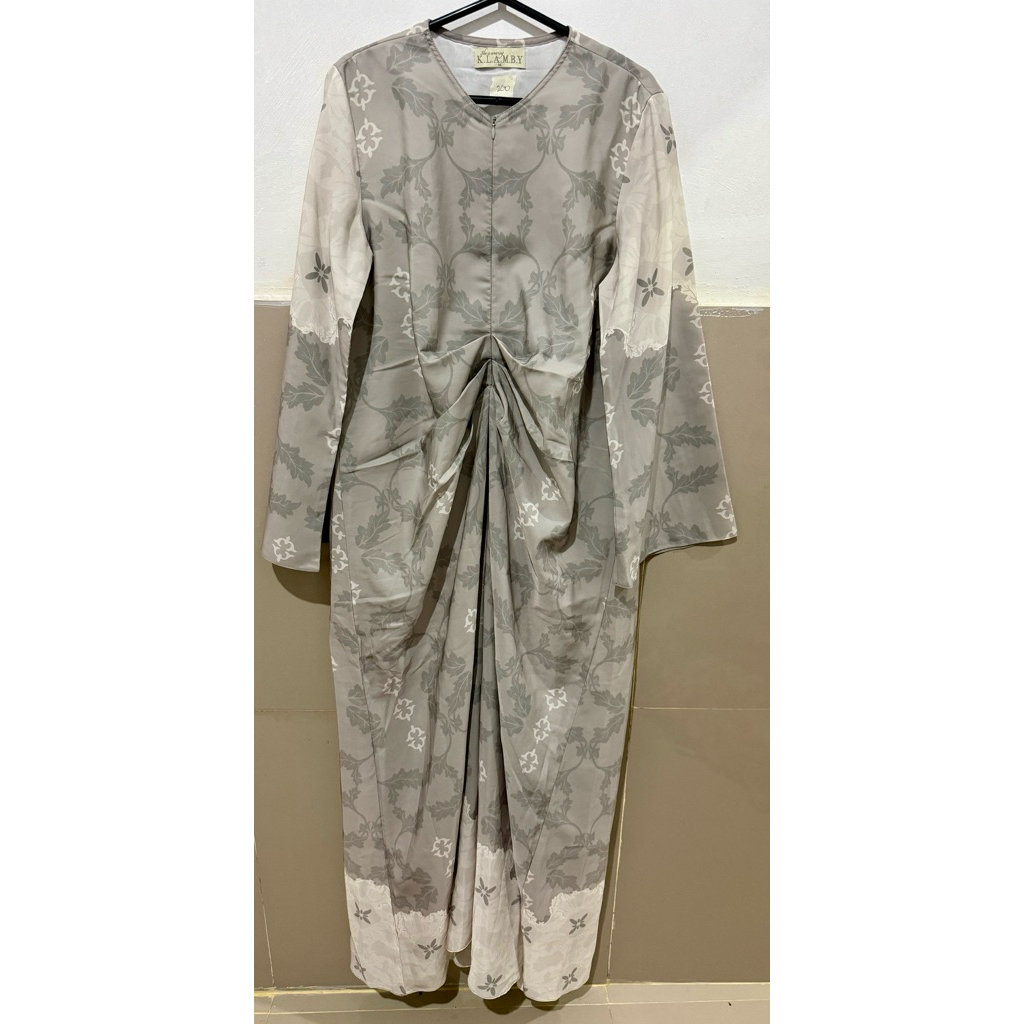 dress wearing klamby pl