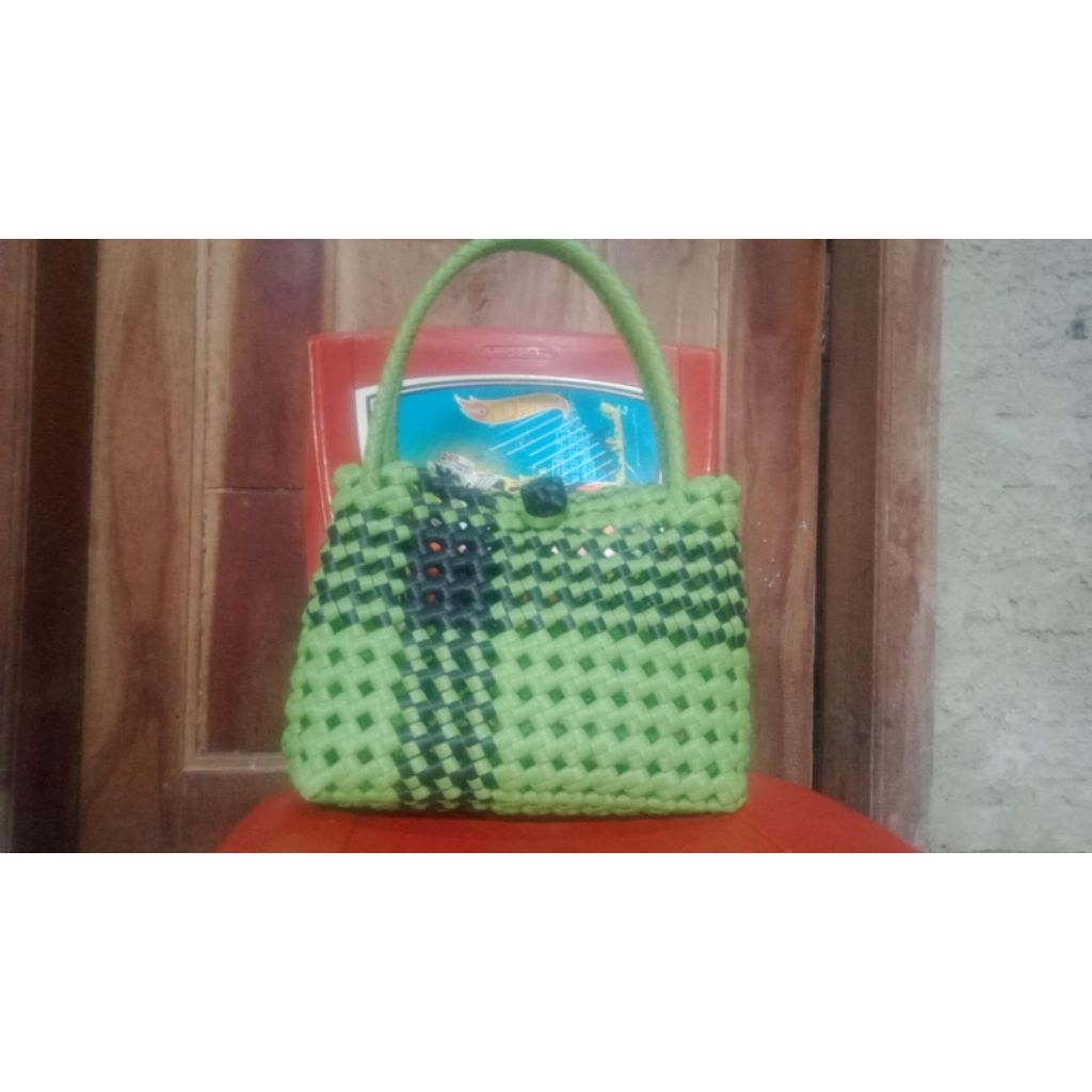 tas rotan sintetis