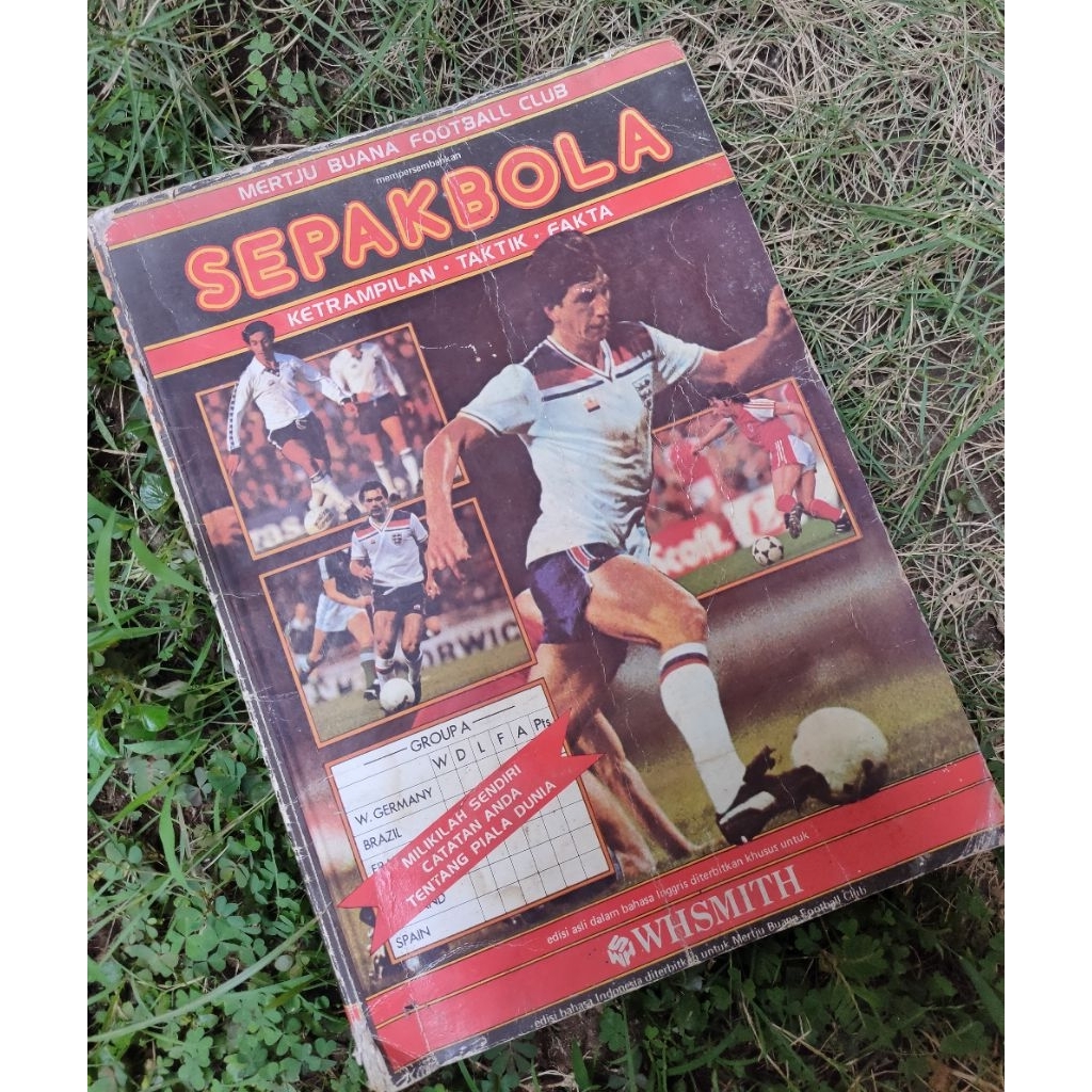 [MAJALAH ORIGINAL]TAKTIK BERMAIN SEPAK BOLA/TEORI-TEORI SEPAK BOLA/OLAHRAGA POPULER DAN CARA MEMAINK
