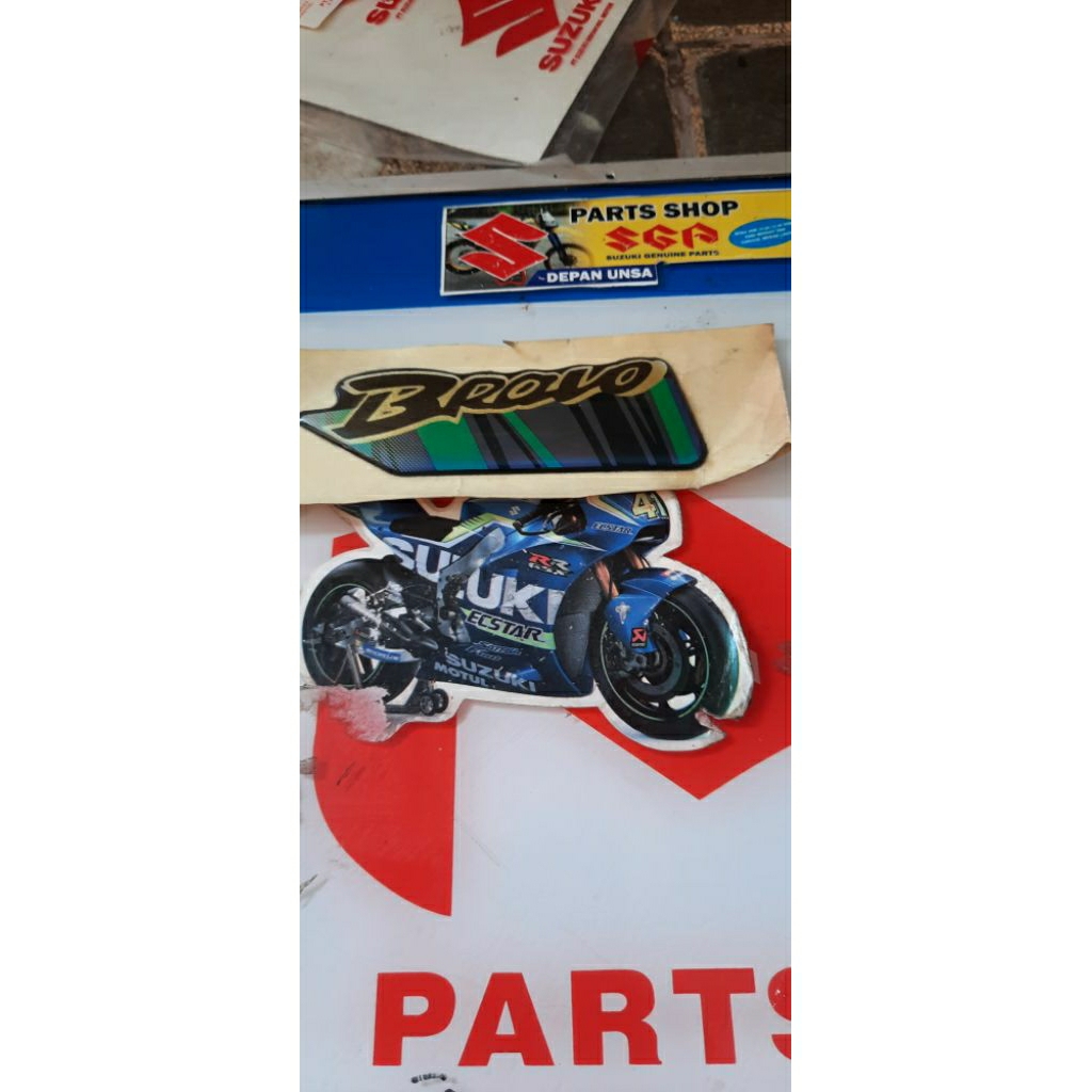 Emblem suzuki RC 100 bravo asli suzuki SGP