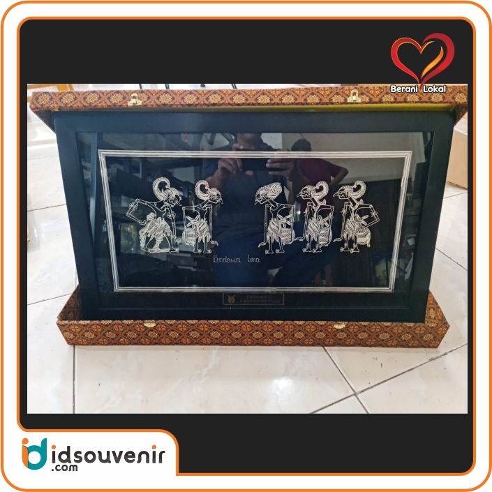 Frame Kaca Wayang Pandawa Lima Perak Filigri