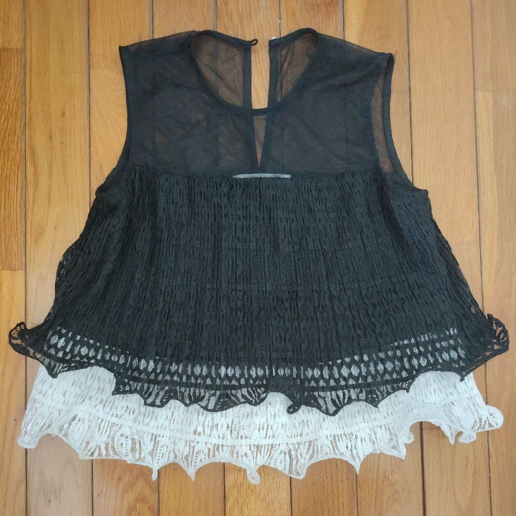 atasan kutung/atasan lucu/pakaian wanita/baju plisket/atasan plisket/baju putih hitam/atasan rumbai
