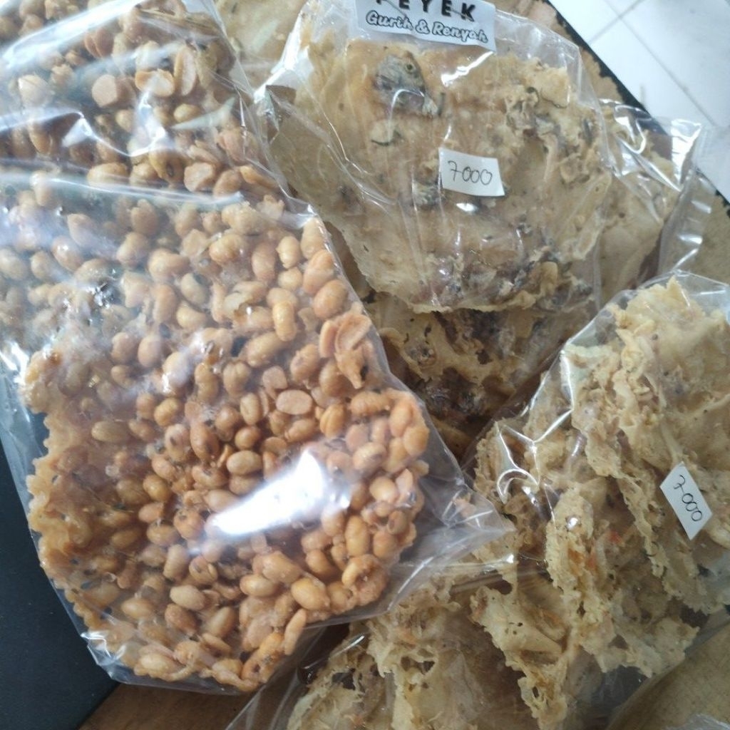Peyek Kedelai Peyek rebon kacang petek