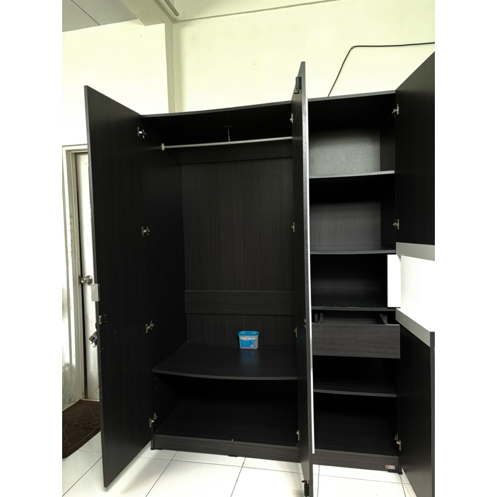 lemari pakaian 3 pintu / lemari activ furniture / preloved lemari pakaian