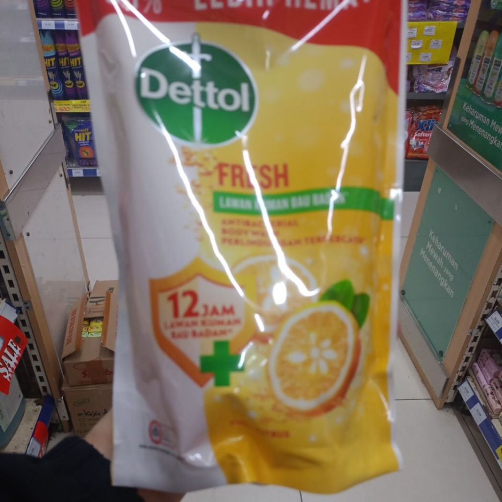 Dettol Body Wash Sabun Mandi Cair 800ml - Perlindungan 12 Jam dari Kuman, Aroma Fresh Cool, Busa Mel