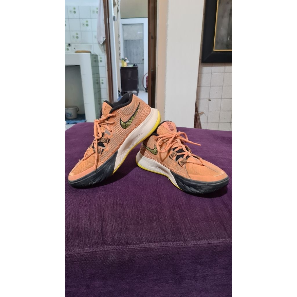 Nk3 kyrie flytrap 6 ep size 38