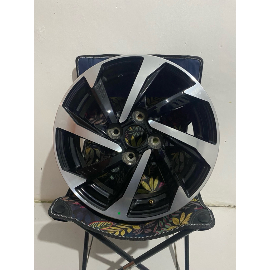 Velg satuan daihastu sigra new r14 4x100 second