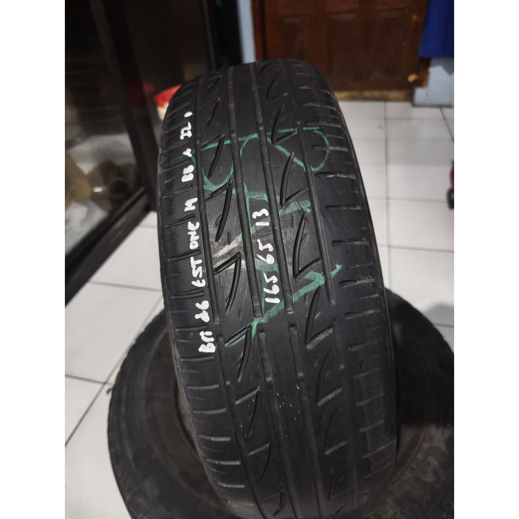 Ban bekas garitan BRIDGESTONE TURANZA AR 20. Model, TURANZA AR 20. Ukuran, 165/65R13 belum ada tamba