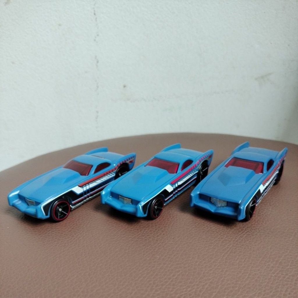 Hot Wheels The Govner hiru Rock N Race Variasi Base - Per Pcs