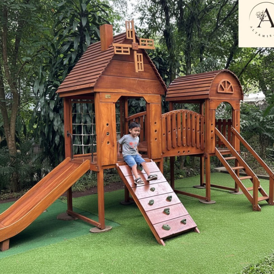 Mainan Anak Playground Indoor Outdoor Brakiasi Rumah Mini Kayu Mahoni Kuat Seluncuran Playhouse