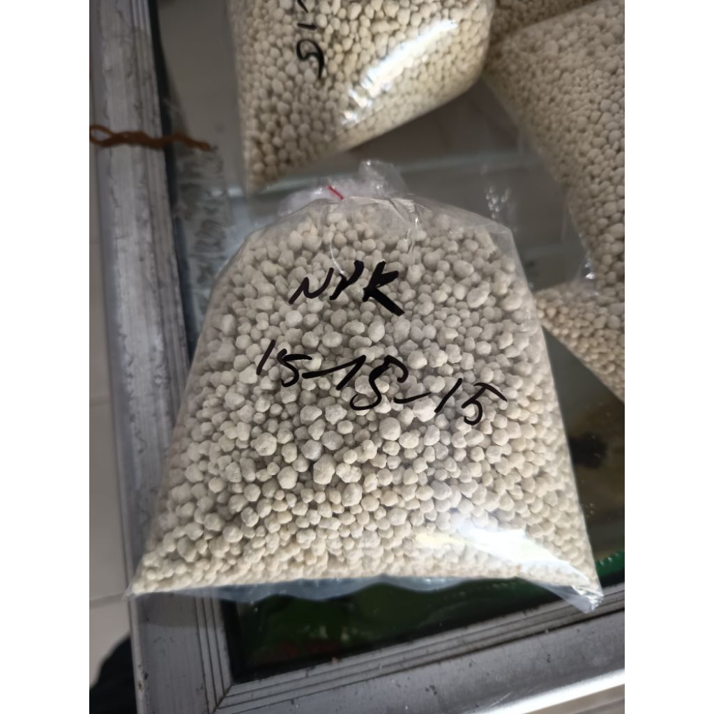 Jual pupuk npk 15-15-15 phonska plus eceran g untuk tanaman phonska plus