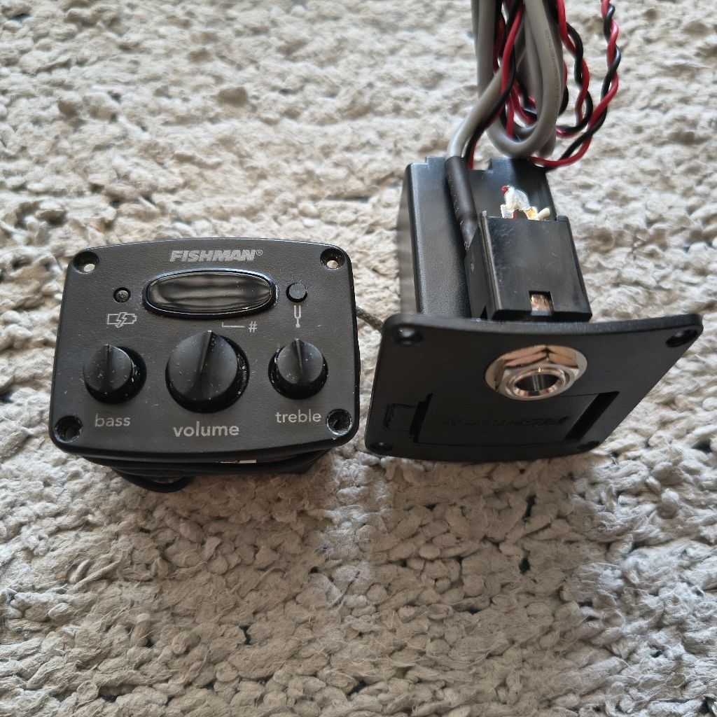 Preamp Piezzo Gitar Akustik ElektrikUnder saddle Fishman Mini with Tuner