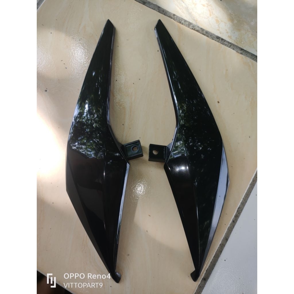 kupingan/cover batok lampu CB150R led/new