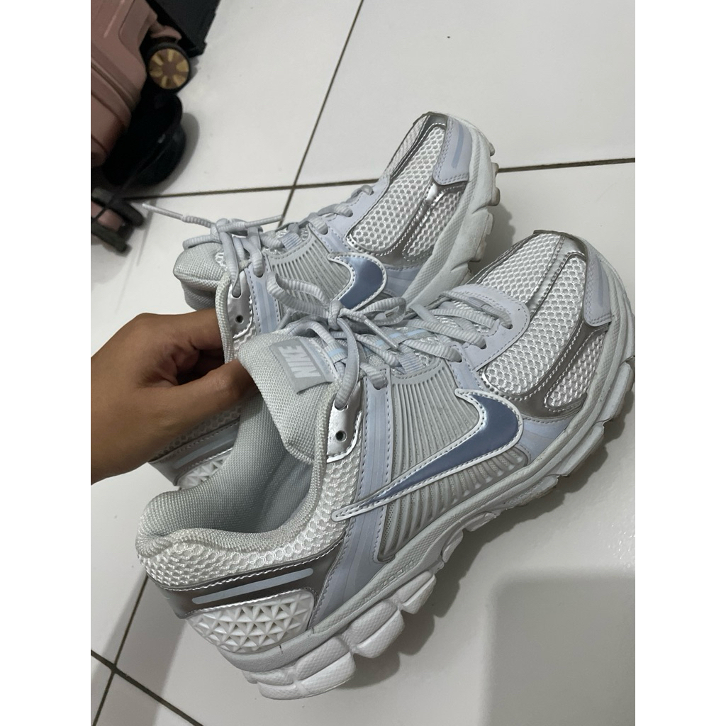 NIKE ZOOM VOMERO 5