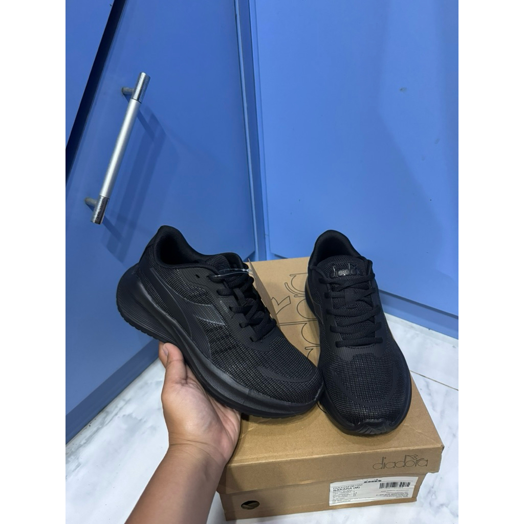 Sepatu Diadora Women full black/ hitam ukuran 36 sale 70% (NAKARA)