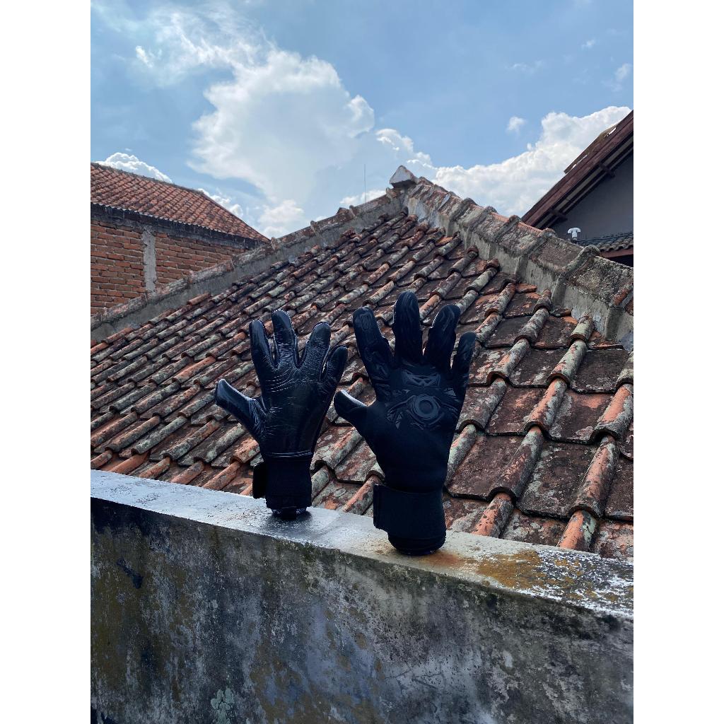 Sarung Tangan Kiper Elite Revolution X Black Goalkeeper Gloves
