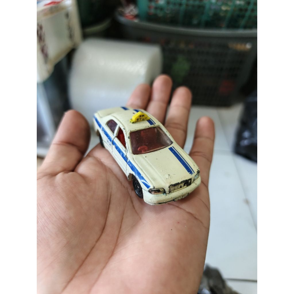 diecast tomica toyota crown majesta