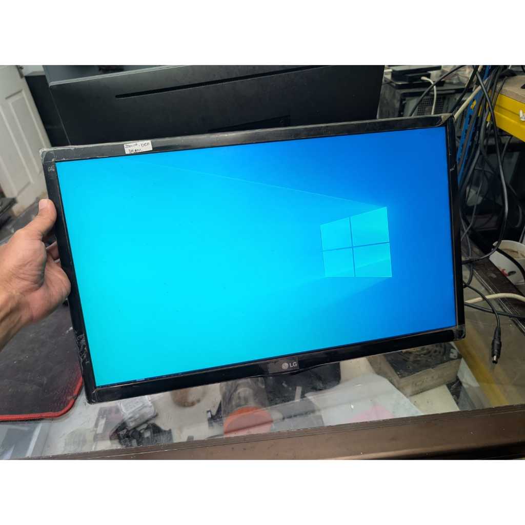 MONITOR TV LED LG 22" (22TK420A) MINUS ADA BINTIK JAMUR DI DALAM, UNIT ONLY TANPA KAKI