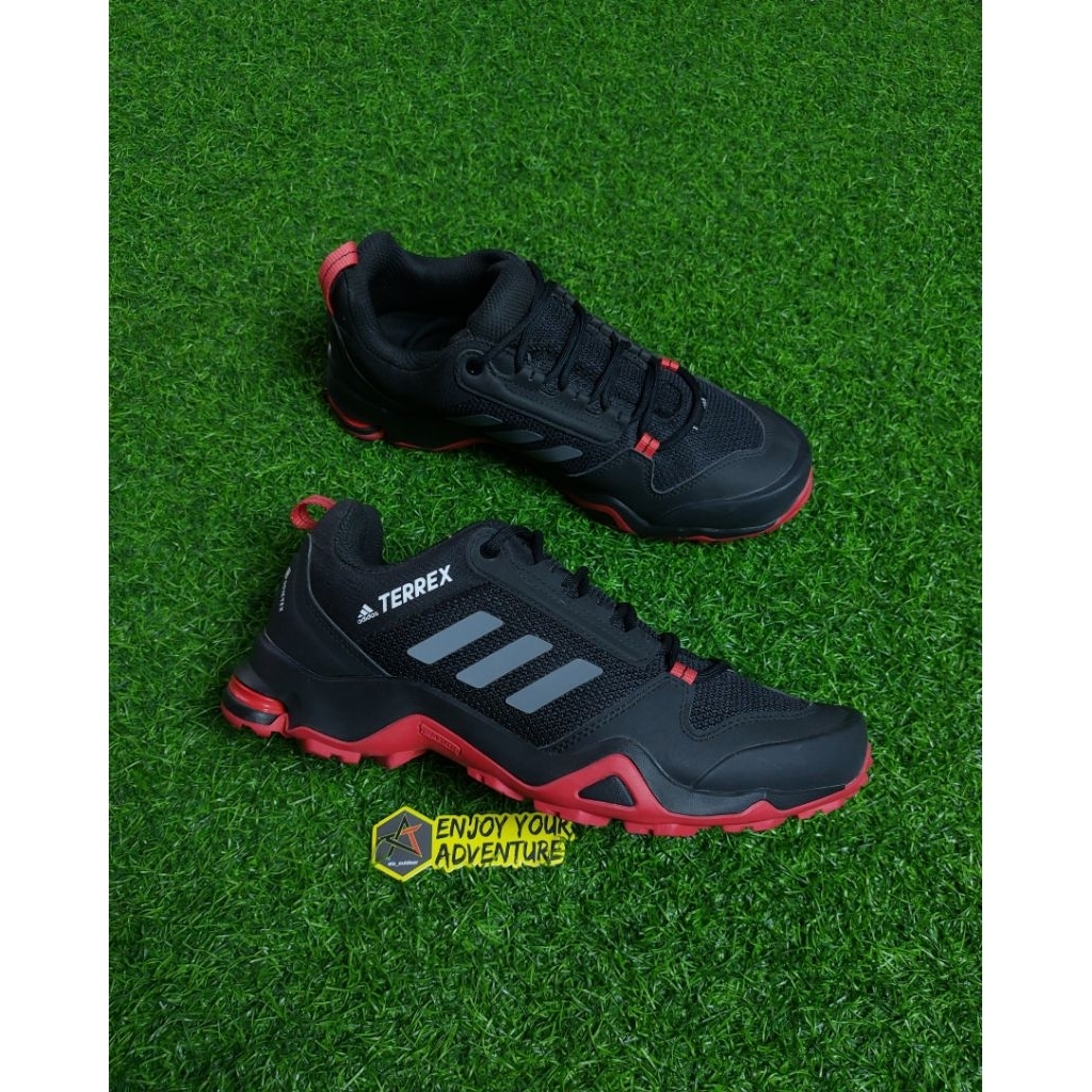 sepatu gunung trekking adidas size 43